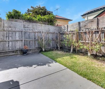 Charming Thornbury Home in a Prime Lifestyle Location - Photo 3