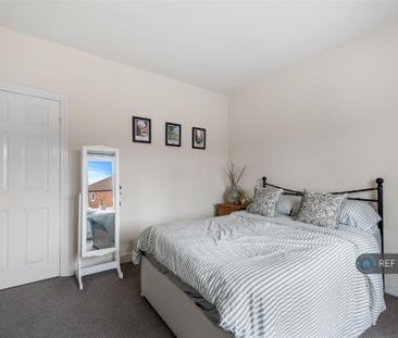 3 bedroom semi-detached house to rent - Photo 6