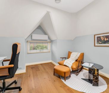 Spacious, Fully Renovated Townhouse in a Quiet Doncaster Court-Unfu... - Photo 4