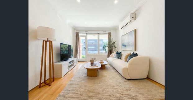 Beachside Living Bright 2 Bedroom Apartment in Prime Monterey Location - Photo 1