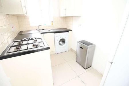 Brookside, Uxbridge, UB10 - Photo 4