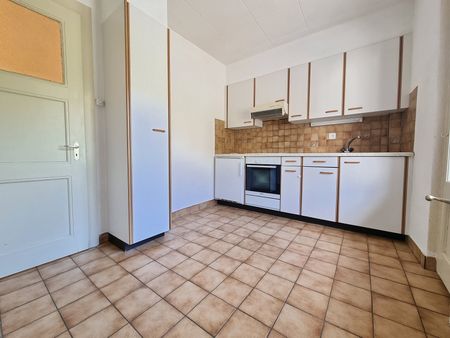 Charming 2.5-room apartment with balcony just a stone's throw from the center - Photo 5