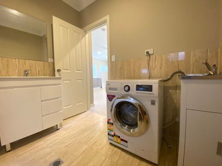 Completely Furnished Granny Flat With Water Included! - Photo 3