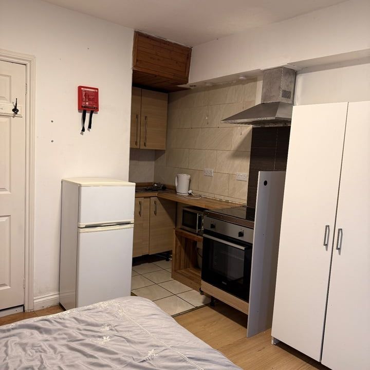 Studio Flat, Dehar Crescent, NW9 - Photo 1