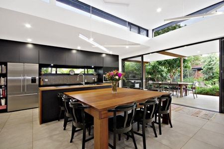 Spacious Four Bedroom Family Home - Photo 4