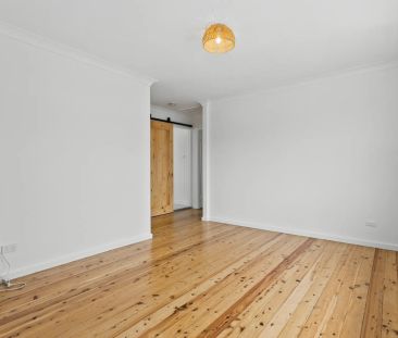 Stylishly renovated coastal retreat - Photo 5