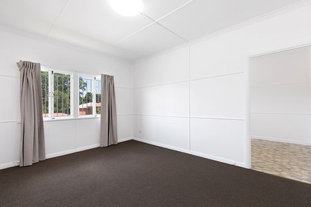 82 Cambridge Street, Carina QLD 4152 - House For Rent | Domain - Photo 4