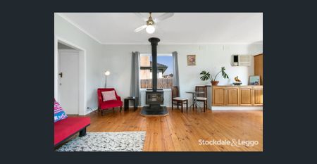 3 Bedroom Family Home - Break Lease Available now! - Photo 4