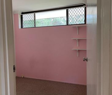 Well-Maintained Top Floor Apartment in Quiet, Convenient Location - Photo 4