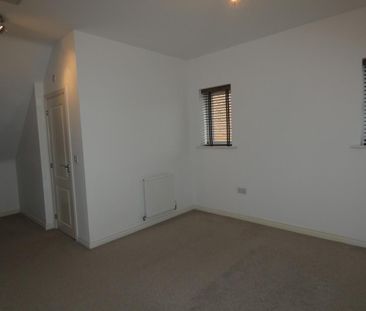 4 bedroom semi-detached house to rent - Photo 4