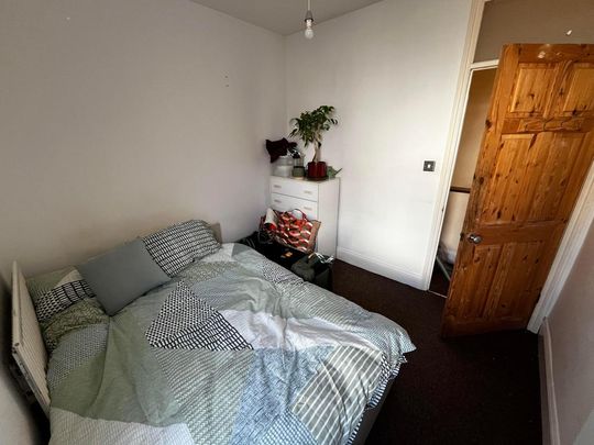 4 bedroom terraced house to rent - Photo 1