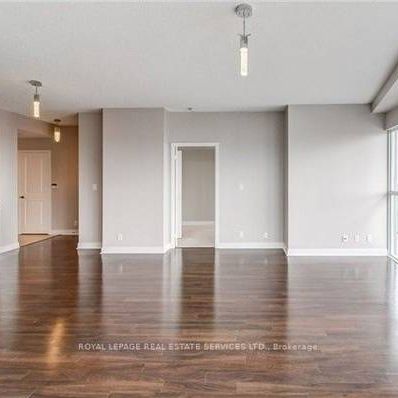 Hurontario / Burnhamthorpe Luxurious 2Bdrm Open Concept High Ceilings - Photo 1