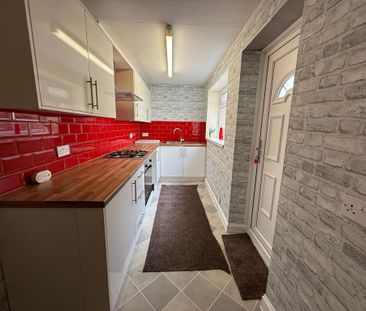 2 bedroom terraced house to rent - Photo 4