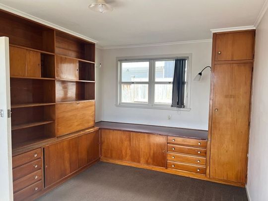 Close to Northcote Township and Harbour Bridge - Photo 1