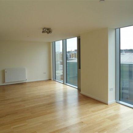 Stunning 2 bedroom luxury apartment in Greenwich! - Photo 1