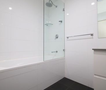Top Floor Apartment - Photo 4