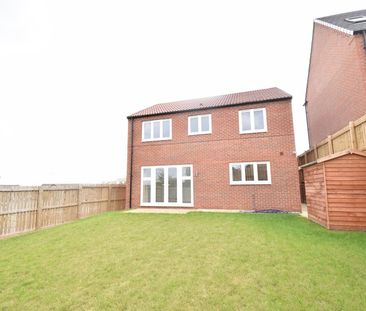 Stanley Hall Drive, Wakefield - Photo 1