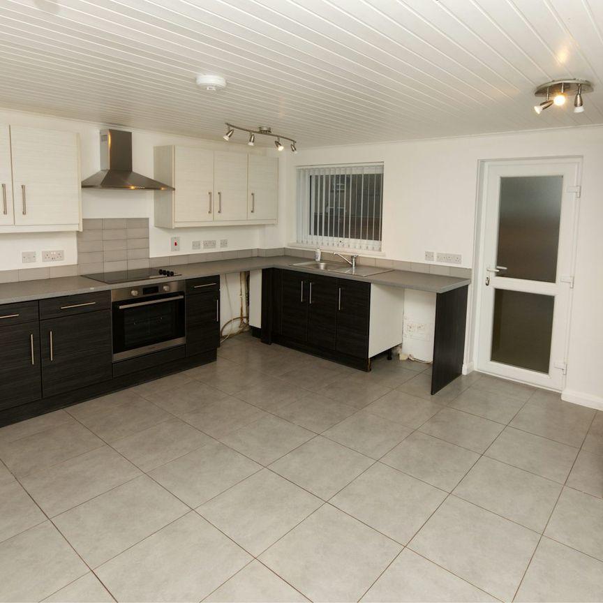 End of terrace house to rent on - Photo 1