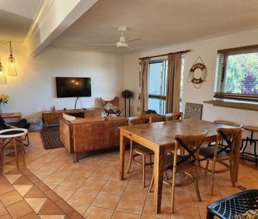 Fully furnished unit just steps from beautiful Kellys Beach - Photo 5