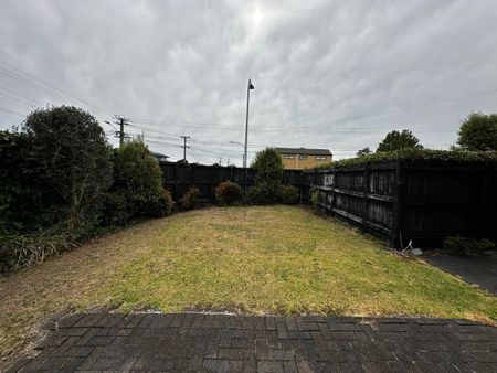 ENORMOUS FAMILY HOME IN TE ATATU - Photo 4