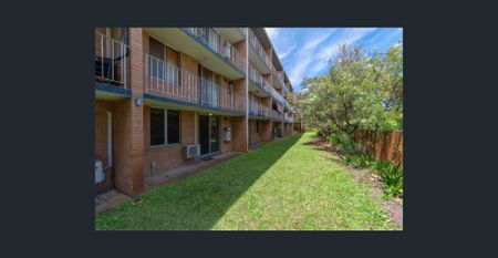 Location Location! - Photo 2