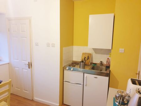 Studio Flat, Berwick House, N2 - Photo 5