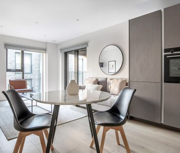 Boulevard Apartments, Ufford St - Photo 4