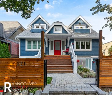 Townhouse in Vancouver West Side, BC - Photo 1