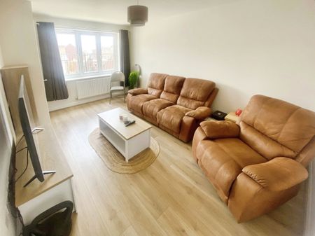 Rhodfa'r Rhyddwen, Hendredenny, Caerphilly - Photo 2