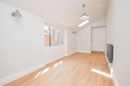 3 bedroom terraced house to rent - Photo 3