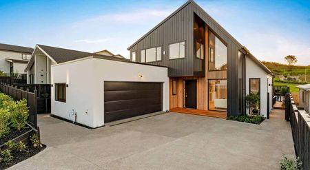 Stunning 5BR Wainui Oasis w/ Pool - Photo 2