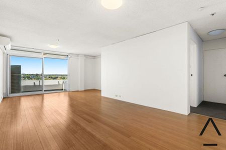 Spacious 2 Bedroom Apartment - Photo 3