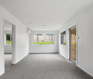 Tasefully renovated and spacious - Photo 1