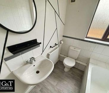 Surrey Drive, Kingswinford, DY6 - Photo 5