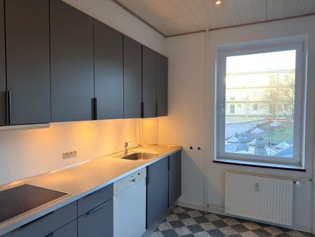 <b>Charmerende 3-værelses lejlighed på 74 m² – centralt beliggende i Aalborg</b><br> - Foto 4