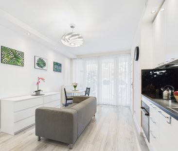 2 pokoje, balkon i garaż – komfort i styl w jednym - Zdjęcie 3