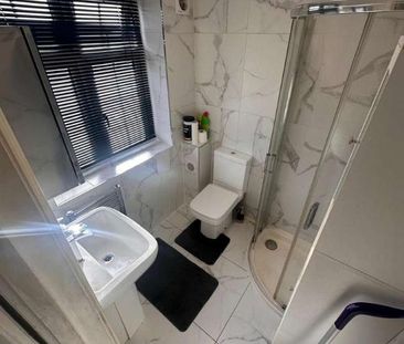 New North Road Ilford, IG6 - Photo 4