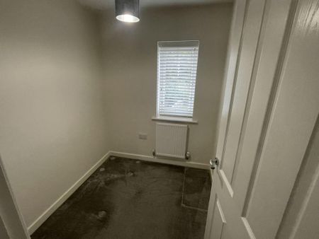 3 bedroom semi-detached house to rent - Photo 4