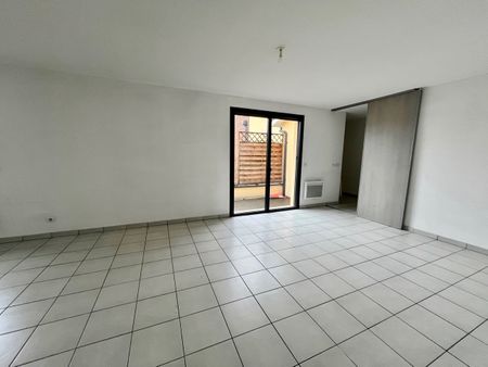 Location Appartement 3 pièces 63m² - Photo 3