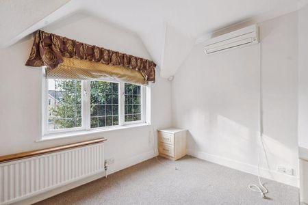 3 bedroom character property to rent - Photo 3