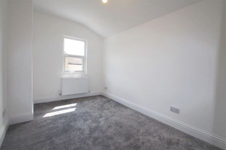 3 bed House Falcon Road, EN3 - Photo 2