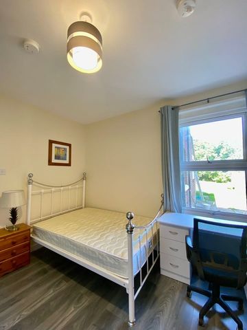 Room in a Shared House, Mayfield Road, SO17 - Photo 5