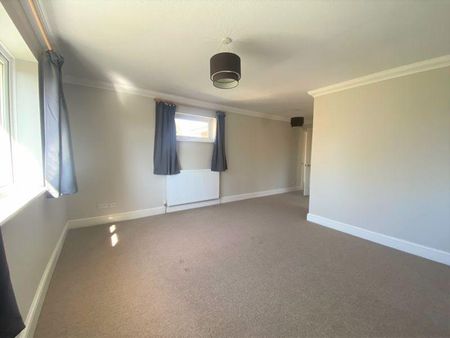 5 bedroom detached house to rent - Photo 2