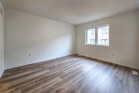 For Lease - 8 Vinewood Crescent, Barrie, Ontario - Photo 5