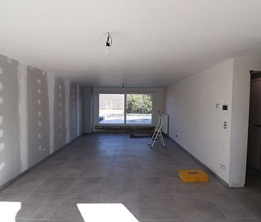 Een nieuwbouw duplex-appartement met 2 slaapkamers, terras en autostaanplaats. - Foto 6