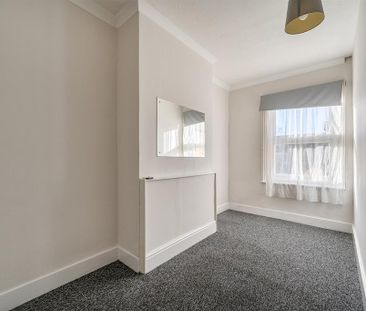 4 bedroom terraced house to rent - Photo 3