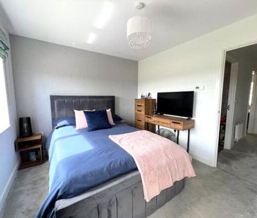 3 bedroom house to rent Rockcliffe Close, Church Gresley, Swadlinco... - Photo 6