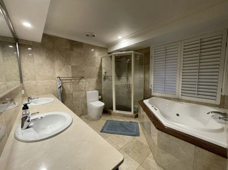 59 Pebble Beach Drive, Runaway Bay QLD 4216 - House For Rent - $2,200 | Domain - Photo 4