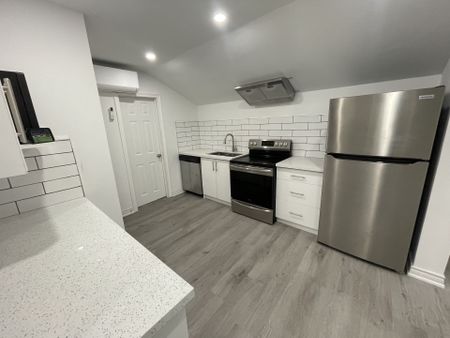 For Lease - 210 Chatham Street Unit# 3, Brantford, Ontario - Photo 4