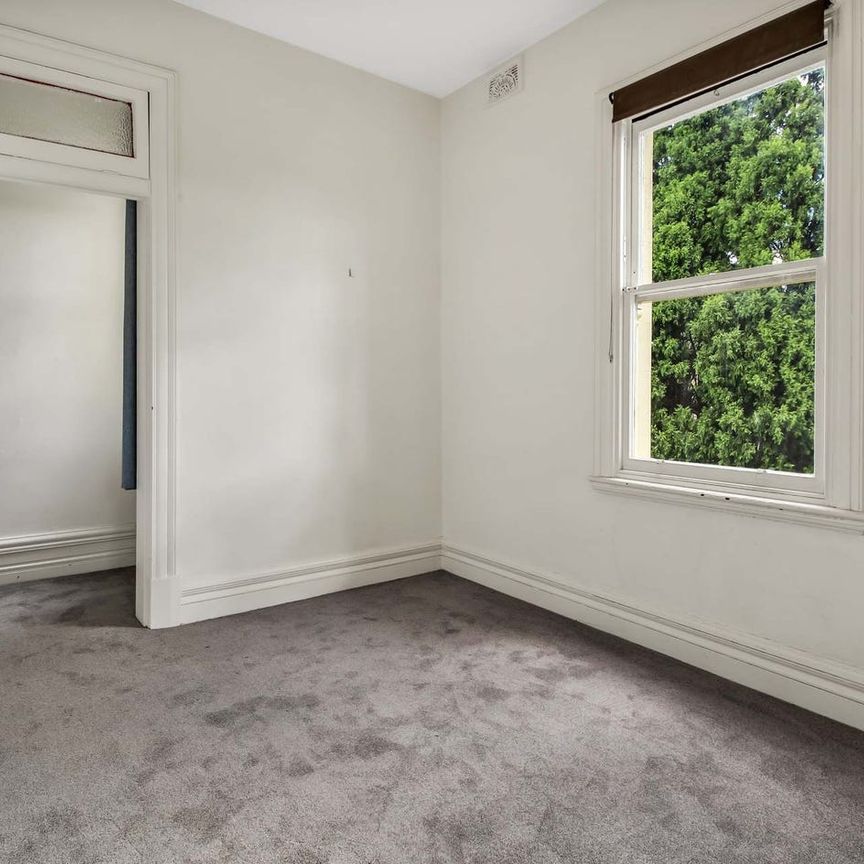 Large top floor apartment - pet friendly - Photo 1